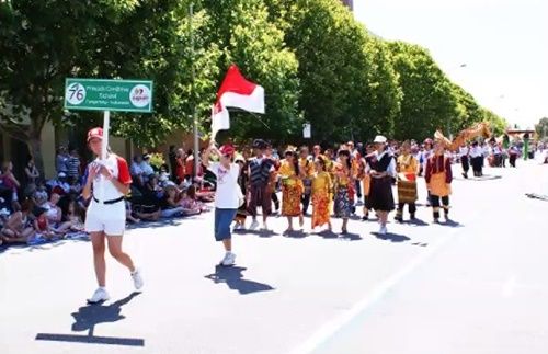 Mengikuti parade di Australia pada 2009 dengan menampilkan budaya Indonesia (Dok. Pertiwi)