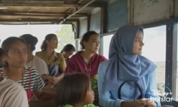 Film ini bercerita tentang guru muslimah bernama Rintik yang mengajar di lingkungan Nasrani (sumber gambar: mediajabodetabek.pikiran-rakyat.com)