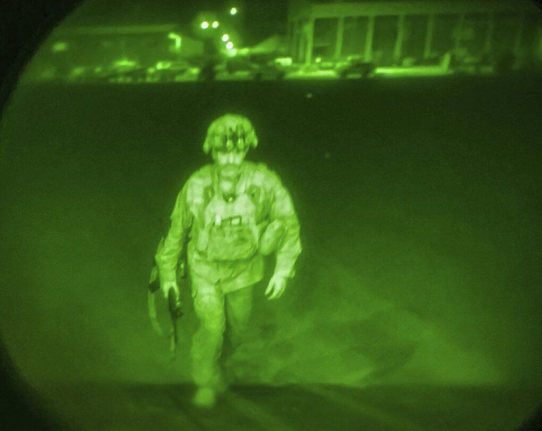 Tentara Amerika terakhir yang  meninggalkan Afghanistan. Photo U.S. Central Command via The Associated Press   