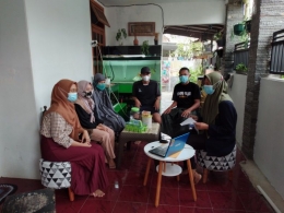 Gambar 5. Melaksanakan Kegiatan Pelatihan Ke-1 Kepada Sasaran di Desa Mangli Kecamatan Kaliwates