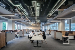 Ketika banyak perusahaan menyarankan bekerja dari rumah, pergi ke kantor justru membawa manfaat sangat besar buat karyawan muda.| Sumber: LYCS Architecture on Unsplash.com