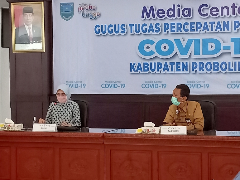 RILIS COVID-19 : mantan Bupati probolinggo Puput Tantriana Sari menyampaikan rilis covid-19 pada bulan Mei 2020 di Pendopo Pemkab Probolinggo. (put)