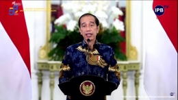 Presiden Joko Widodo memberi sambutan dalam puncak peringatan Dies Natalis IPB University Ke-58, Rabu (1/9) melalui live streaming youtube IPB TV
