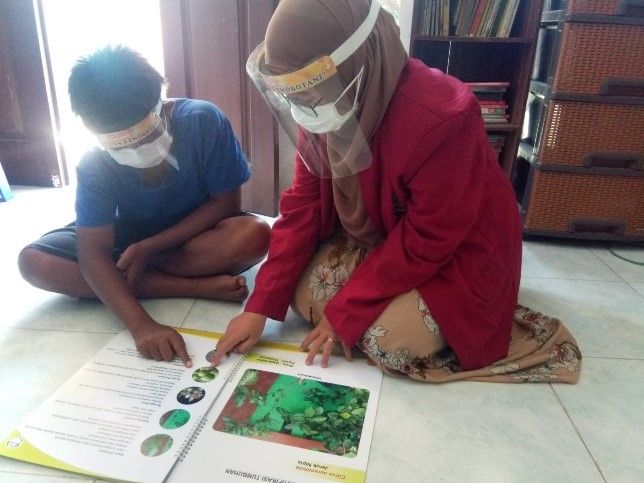 Proses Pembelajaran Menggunakan Atlas Etnobotani di Rumah Pintar (RUMPI) Astra Surabaya