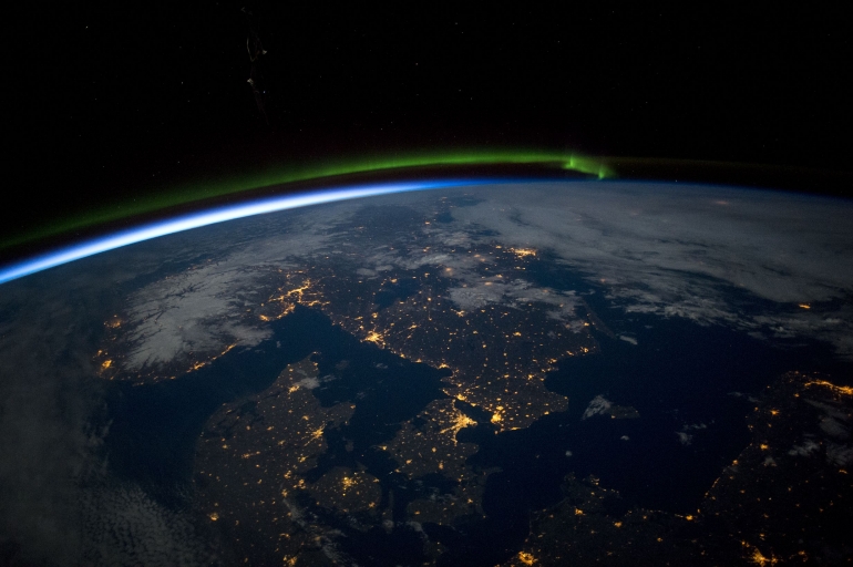 Scandinavia at Night (Sumber: nasa.gov)