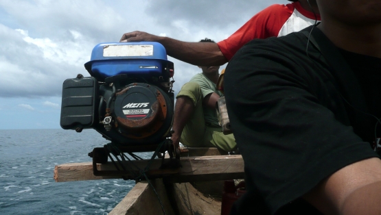 Mesin ketinting, andalan masyarakat pesisir di banyak tempat di Indonesia sebagai mesin penggerak perahu nelayan. (@Hanom Bashari) 