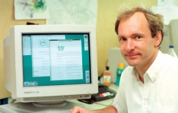 Tim Berners-Lee, sang penemu World Wide Web. Sumber: britannica.com