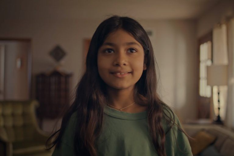 Ameena (Aayat Wadsaria) dalam film pendek American Eid di Disney+ | Disney+