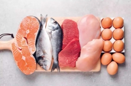 Ikan, daging, dan telur. Sumber: The Anti-inflammatory Plan, 1st Ed., 2021, hlm. 59.