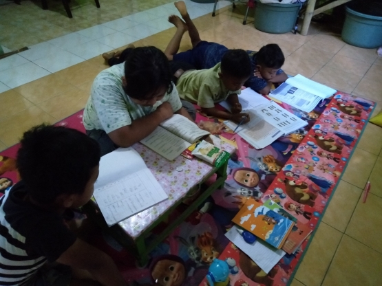 Gambar 2. Suasana Belajar Anak Di Rumah Selama Pandemi Covid-19/dokpri