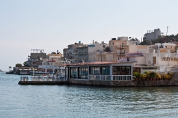 Pemandangan di pelabuhan Pulau Kreta, Yunani. Sumber: Piqsels.com