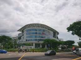 ITE College Central yang berlokasi di Ang Mo Kio. Sumber: https://en.wikipedia.org/wiki/Ang_Mo_Kio#/media/File:ITE_College_Central.jpg