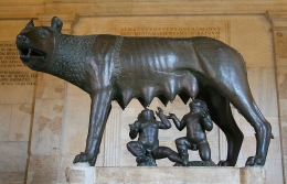 (Patung Serigala Betina bersama Romulus dan Remus. Sumber: https://id.wikipedia.org/wiki/Romulus_dan_Remus)