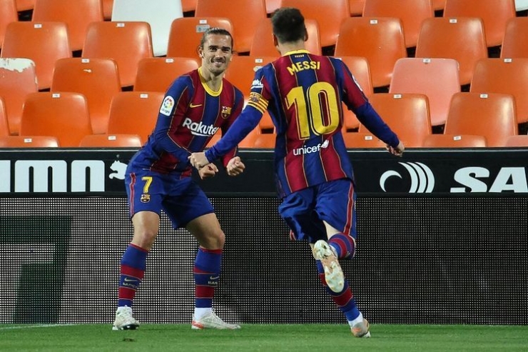 Lionel Messi dan Griezmann, mantan pemain Barcelona. Foto: Jose Jordan via Kompas.com 