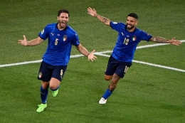 Manuel Locatelli dan Ciro Immobile melakukan selebrasi setelah berhasil mencetak gol ke gawang Swiss di Piala Eropa 2020 lalu (sumber : kompas.com)  