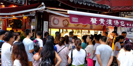 Antrian Xiao Long Bao yang terkenal di Yu Garden. Sumber: dokumentasi pribadi