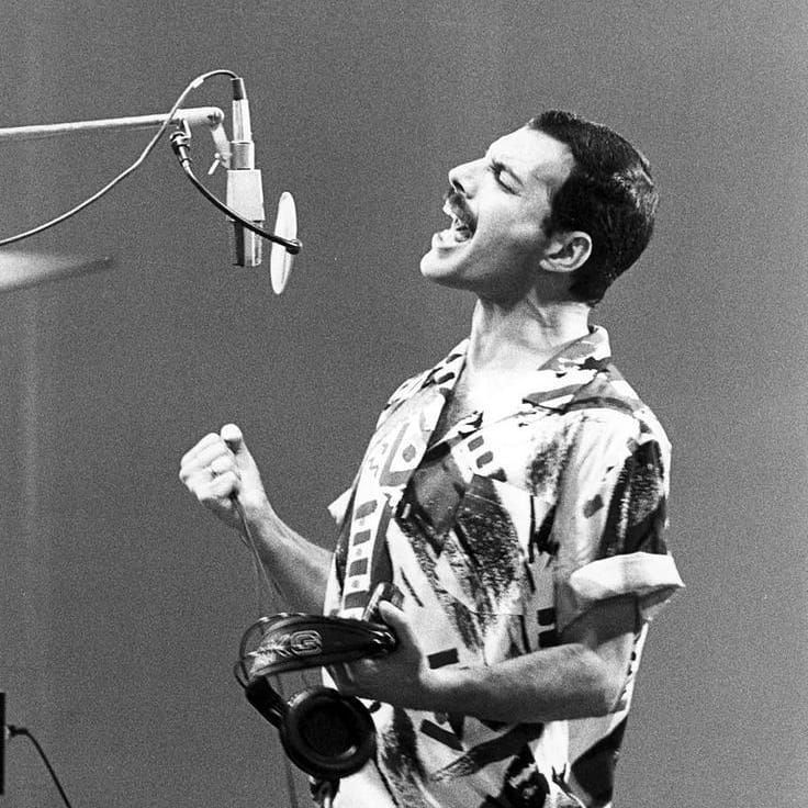 Freddie Mercury. Sumber: instagram.com/in_7_off_keerthi (fan page)