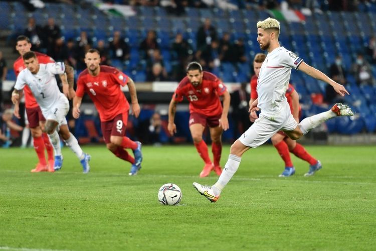 Italia bermain  imbang 0-0 lawan Swiss di fase Grup C Kualifikasi Piala Dunia 2022 (sumber: kompas.com)