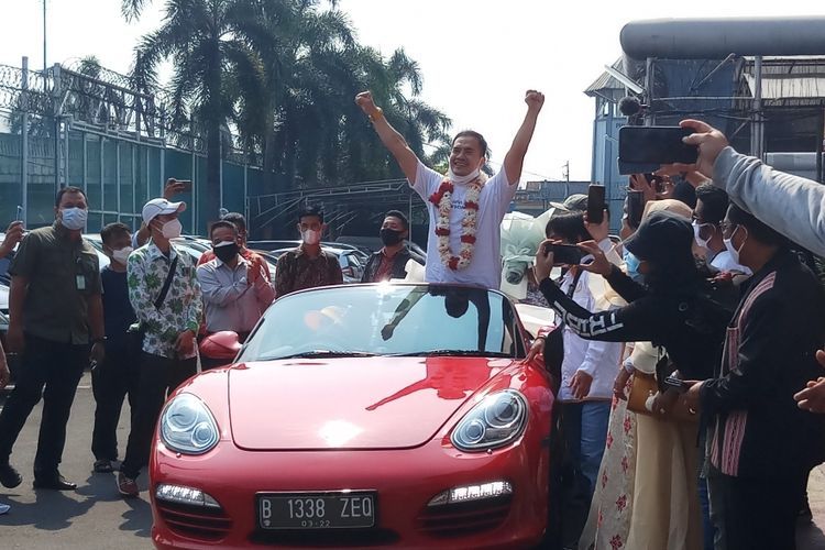 Penyanyi dangdut Saipul Jamil usai bebas dari penjara Lapas Kelas 1 Cipinang, Jakarta Timur, Kamis, (2/9/2021).(KOMPAS.com/BAHARUDIN AL FARISI)