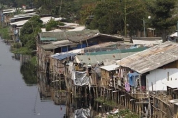  perkampungan kumuh (slum area) yang menjamur di pinggiran kota besar (gambar: Kompas.com)