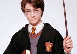 Daniel Radcliffe berjodoh memerankan Harry Potter untuk ketujuh novel J. K. Rowling. (Sumber: Via IDN Times) 