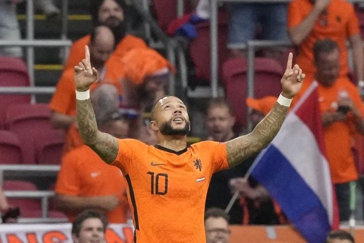 Penyerang timnas Belanda Memphis Depay mencetak gol pertama negaranya pada laga kontra Austria di Stadion Johan Cruyff Arena, Amsterdam, pada Jumat (17/6/2021) dini hari WIB| Sumber: AFP/PETER DEJONG via Kompas.com