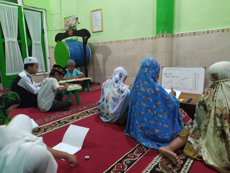 KSM Tematik Dinoyo Mengajar Mengaji dan Adakan Lomba Mewarnai di Musolla Nurul Haq Dinoyo