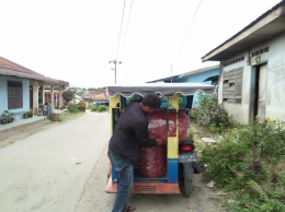 Mengangkut cabe petani dengan beca bermotor (Dok. Pribadi)