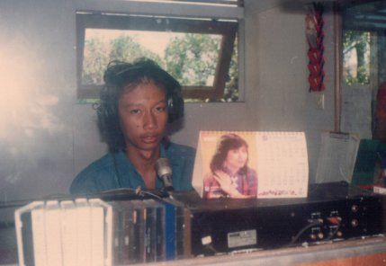 Penulis saat menjadi penyiar Radio Gema Persada, 1987-1990 (1) Sumber : Pribadi