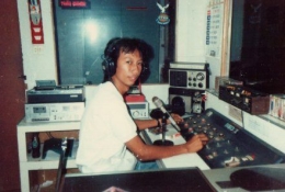Penulis saat menjadi penyiar Radio Gema Persada, 1987-1990 (2) Sumber : Pribadi