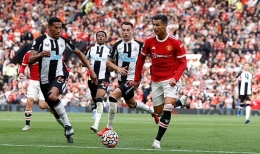 Ronaldo lolos dari pengawalan pemain belakang Newcastle sebelum mencetak brace: Dailymail.co.uk