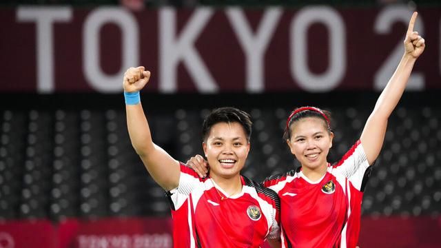 Ganda putri, Greysia Polii/Apriyani Rahayu menjadi salah satu andalan Indonesia di Piala Sudirman 2021.(Foto: AP/Markus Schreiber)