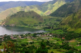 Suasana pedesaan di pinggir Toba (dok Indonesiatravel.id)