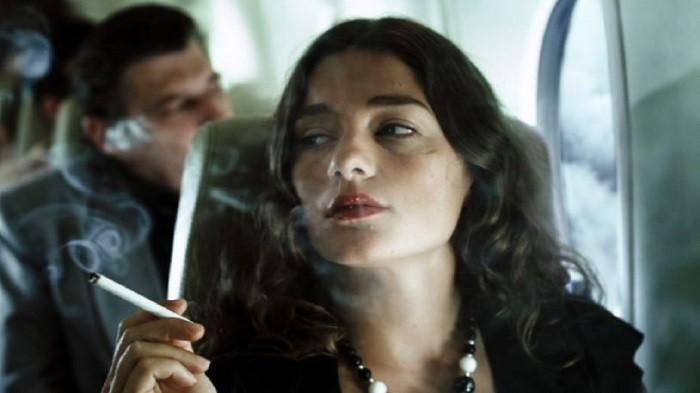 Larangan merokok dalam pesawat dan asbak yang tersedia (blog.tribunjualbeli.com)