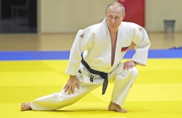 Pemanasan sebelum latihan judo. (Sumber: WSJ Online)