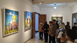 Danang Maharsa, Wakil Bupati Sleman melihat galeri setelah peresmian (Dokumen Pribadi, 12/9)