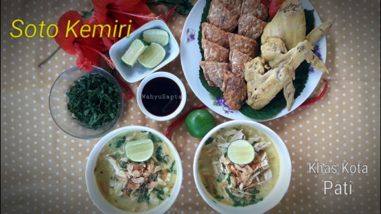 Taraaa... Soto Kemiri siap dinikmati bersama ayam ungkep dan tempe goreng. Lezaaat... | Foto: Wahyu Sapta.