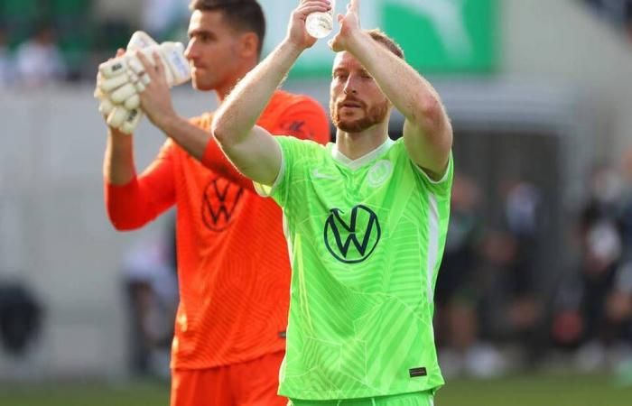 Pemain Wolfsburg merayakan kemenangan atas Greuther Furth. (via news.in-24.com)
