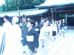 Arak arakan pernikahan dikaki Gunung Fuji Yama (dok pribadi)