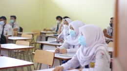 Suasana PTMT di kelas dengan tetap mematuhi Protokol Kesehatan (Dokpri)