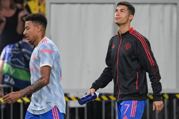 Ronaldo (kanan) dan Jesse Lingard (kiri) terlihat kecewa setelah pertandingan usai (Photo by SEBASTIEN BOZON / AFP)