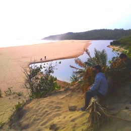 Pemandangan Pasir Putih dari atas bukit (sumber: Doc.pri)