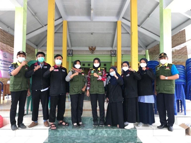 PMM Kelompok 18 bersama Satgas Covid-19 Desa Sukorejo (Dokpri)