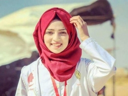 Razan Ashraf Najjar, perempuan 21 tahun yang menjadi pekerja medis ini, tewas oleh peluru tajam yang ditembakkan tentara Israel pada 1 Juni 2018 (internasional.kompas.com)