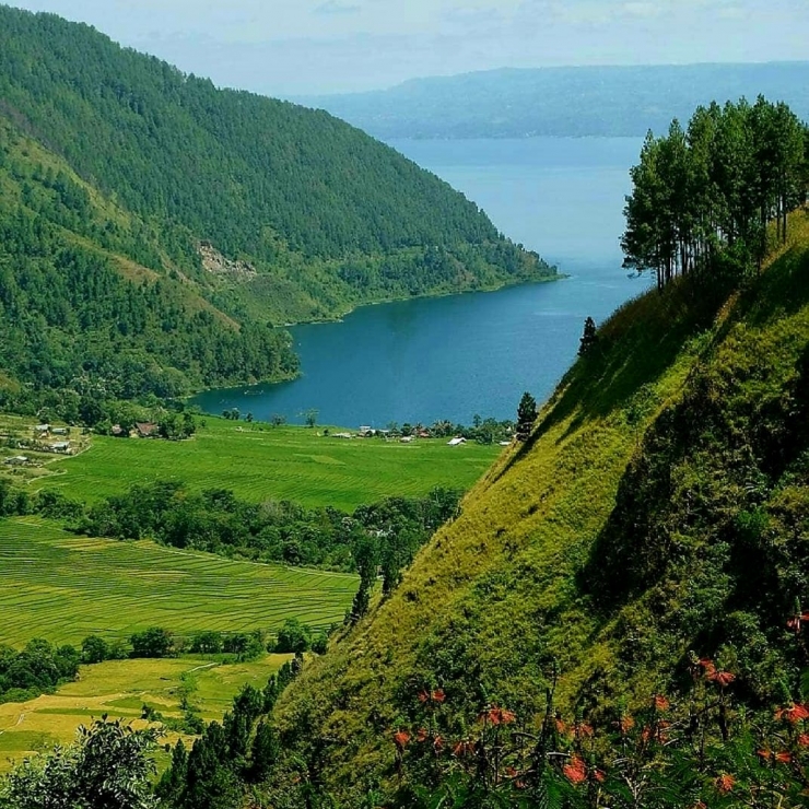 Panorama keindahan alam danau Toba. (Foto: Instagram wonderful_laketoba)