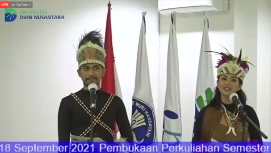 Pakaian adat Papua sebagai bentuk dukungan Pon XX. Dokumen pribadi