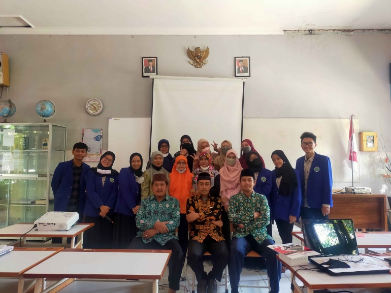Sesi Foto Bersama Guru SMP Wahid Hasyim Malang (Dokpri)