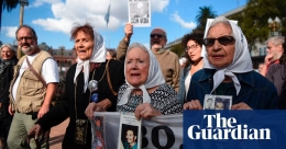 Protes para wanita di Plaza de Mayo Argentina (the Guardian.com)