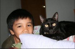 Bersama kucing kesayangan tuan rumah, di Sukaluyu Bandung
