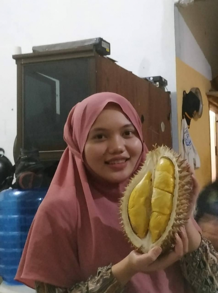 Durian super Lhong, Aceh Besar: kuning emas, manis, legit, besar dan tebal. Mau?